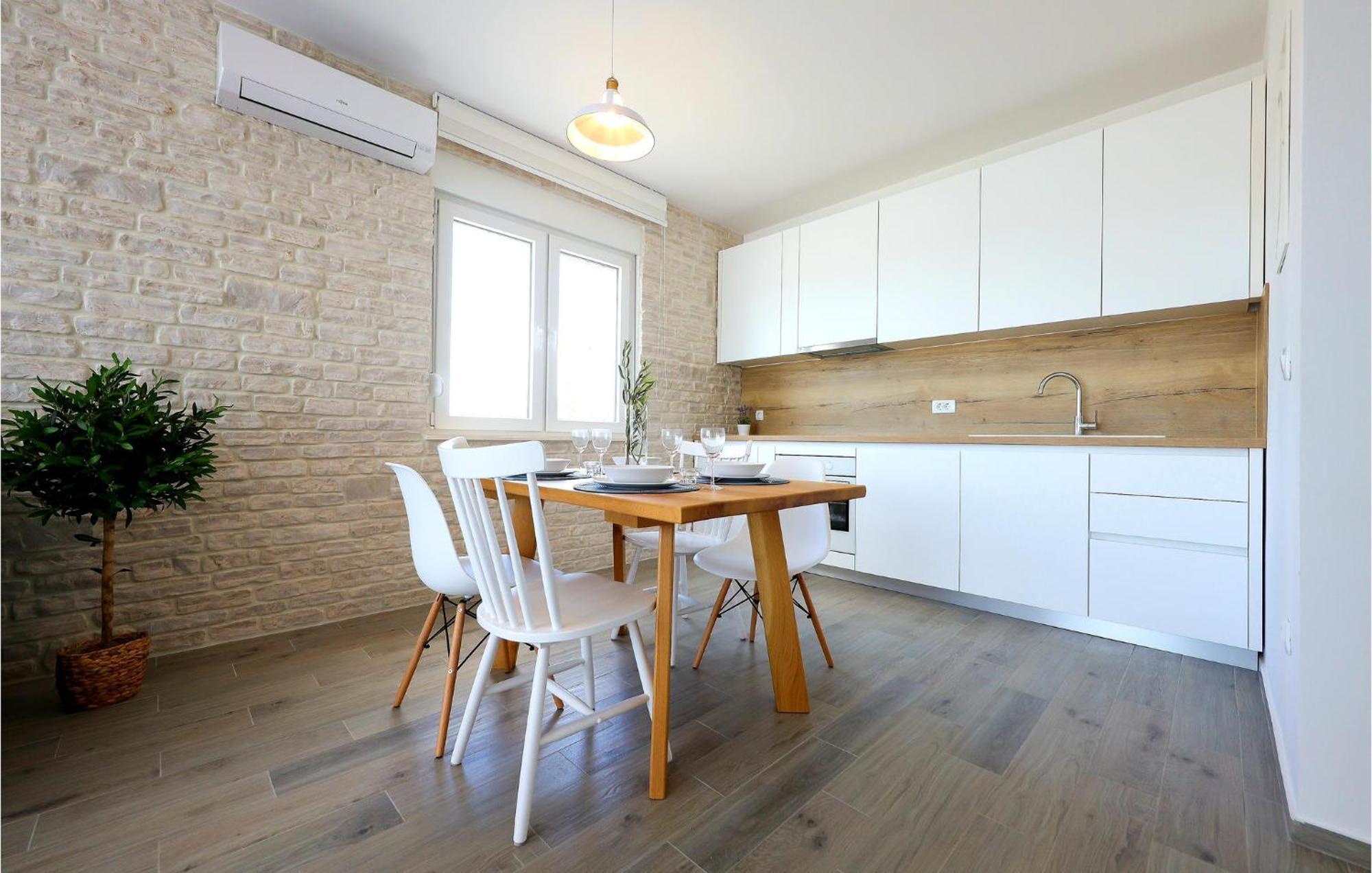 Stunning Home In Vrsi With Kitchen エクステリア 写真