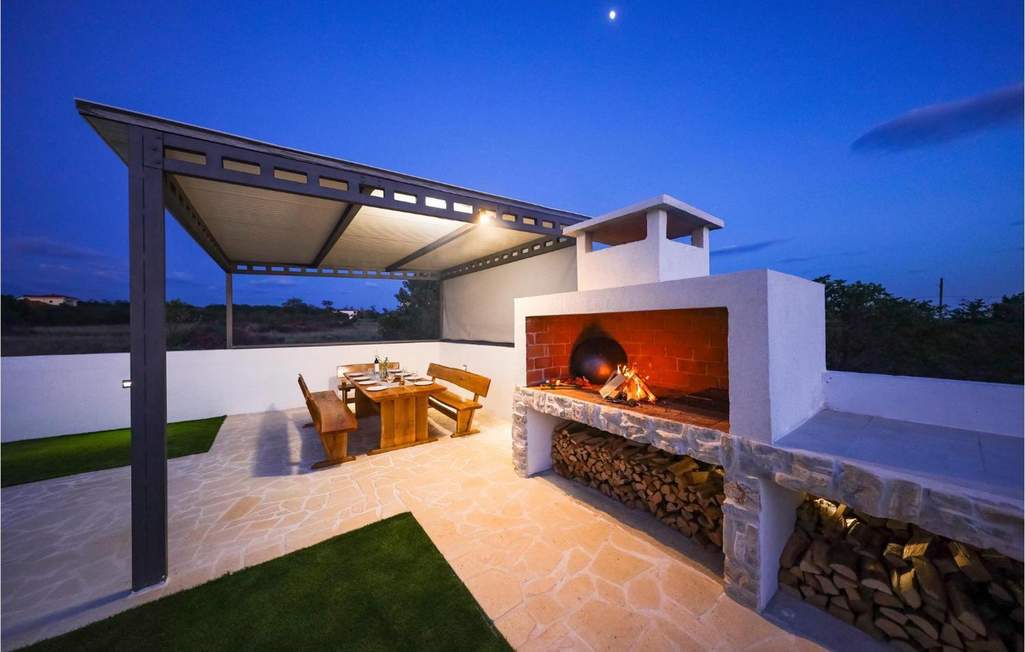Stunning Home In Vrsi With Kitchen エクステリア 写真