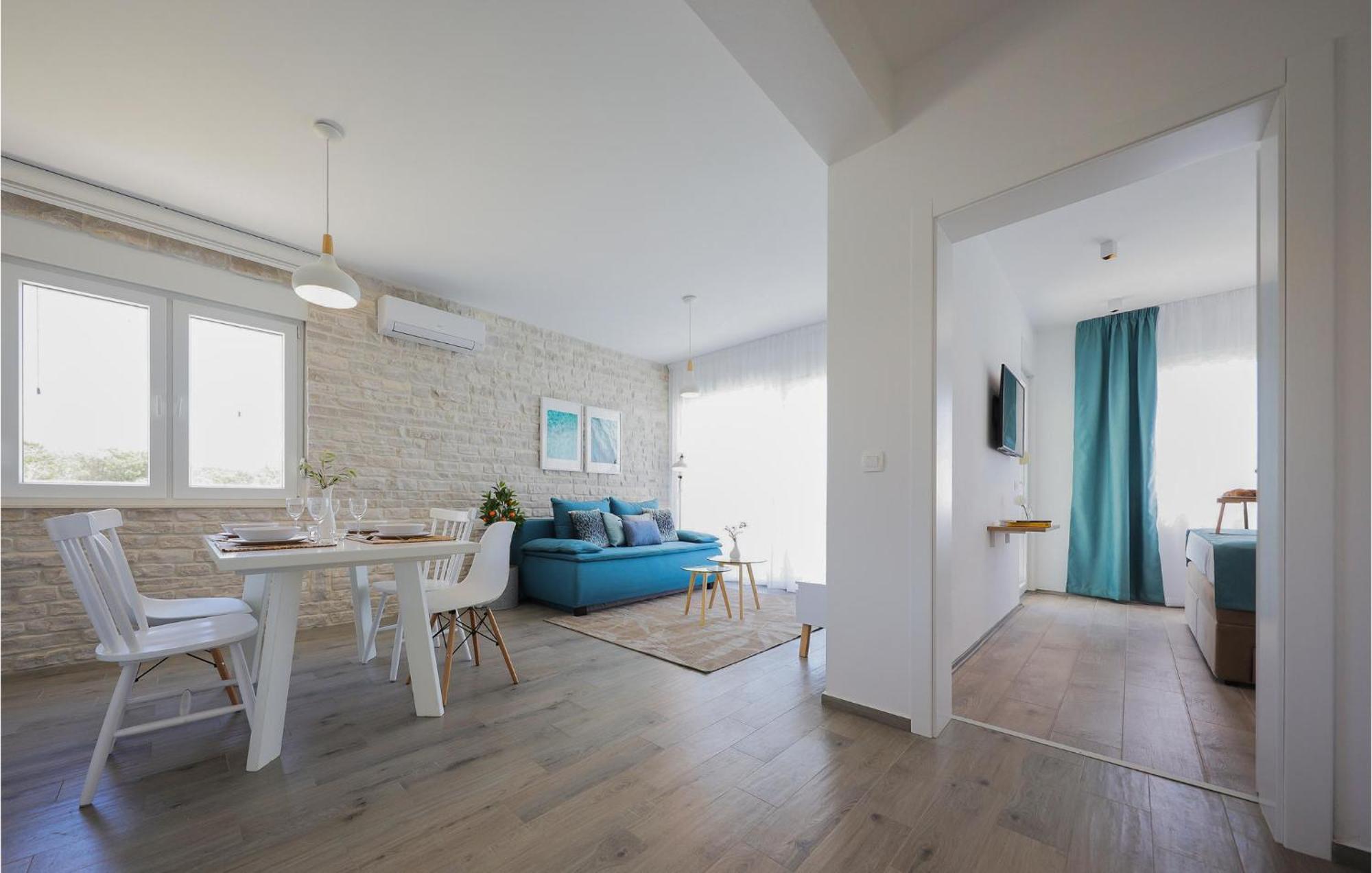 Stunning Home In Vrsi With Kitchen エクステリア 写真