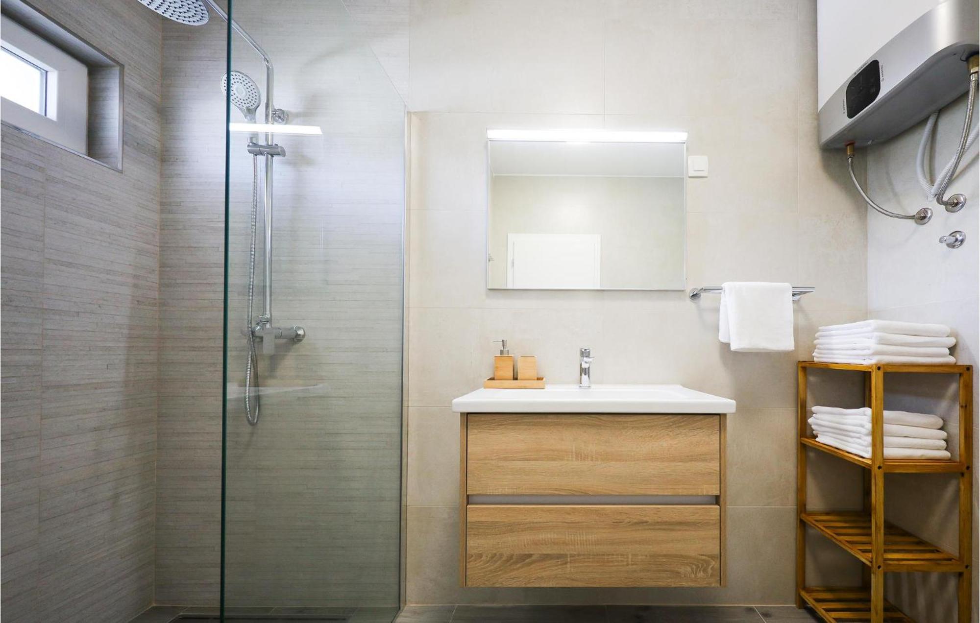 Stunning Home In Vrsi With Kitchen エクステリア 写真