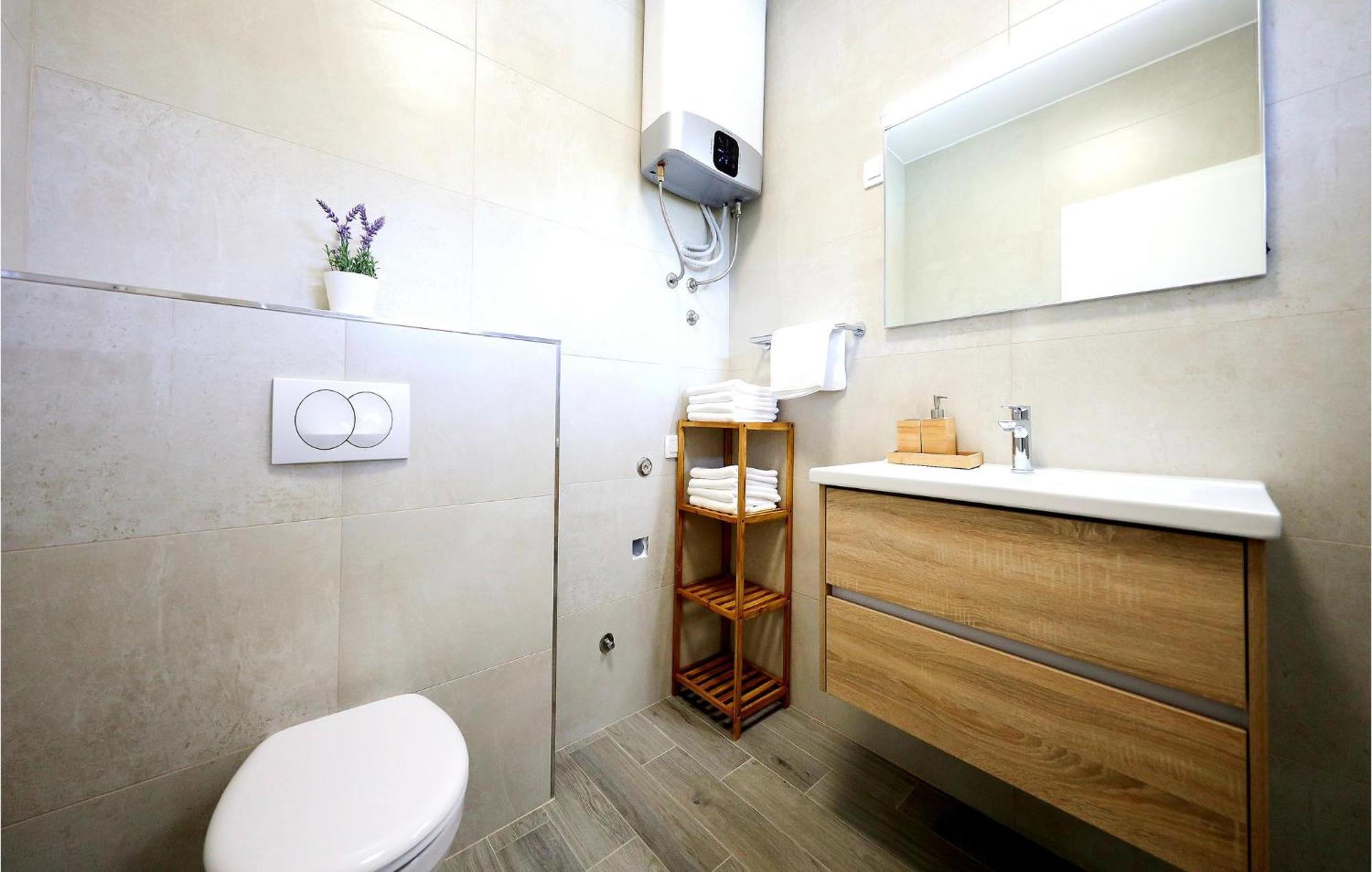 Stunning Home In Vrsi With Kitchen エクステリア 写真
