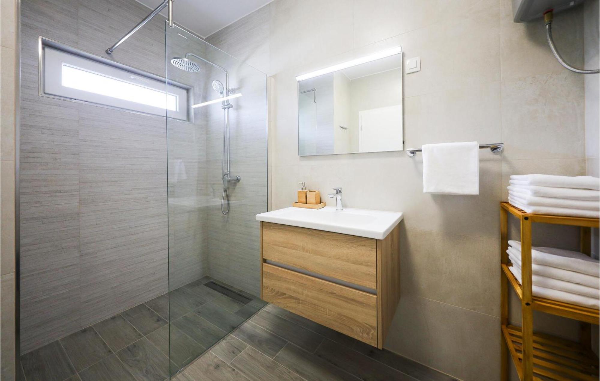Stunning Home In Vrsi With Kitchen エクステリア 写真