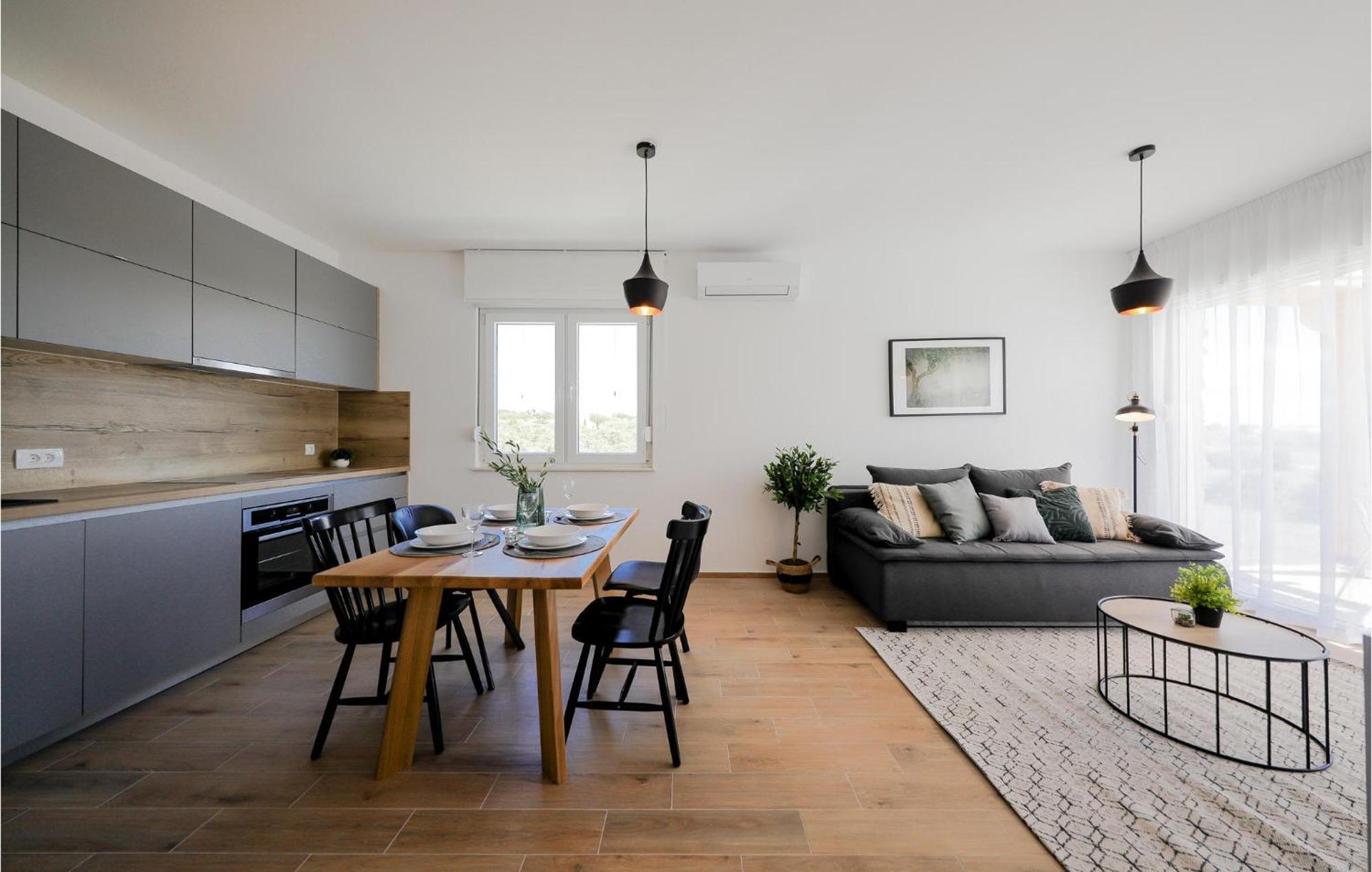 Stunning Home In Vrsi With Kitchen エクステリア 写真