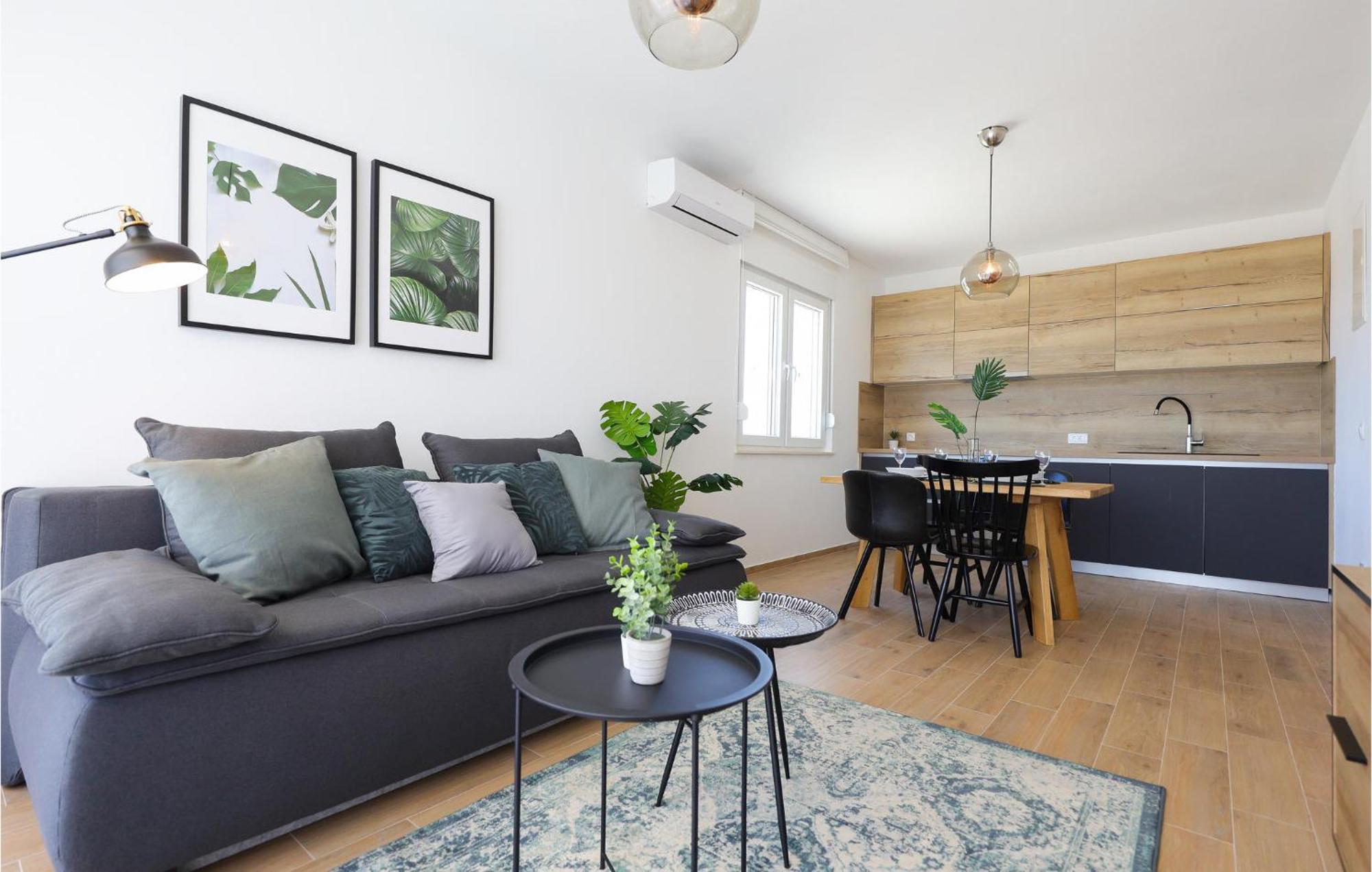 Stunning Home In Vrsi With Kitchen エクステリア 写真